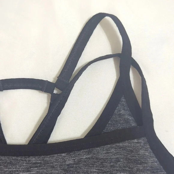 Gymshark Adapt Mark Seamless Sports Bra, Color Gray/Black Size M - Picture 6 of 14